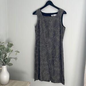 Maggy London Dress Size‎ 6 Charcoal Gray w/leaf stitching.